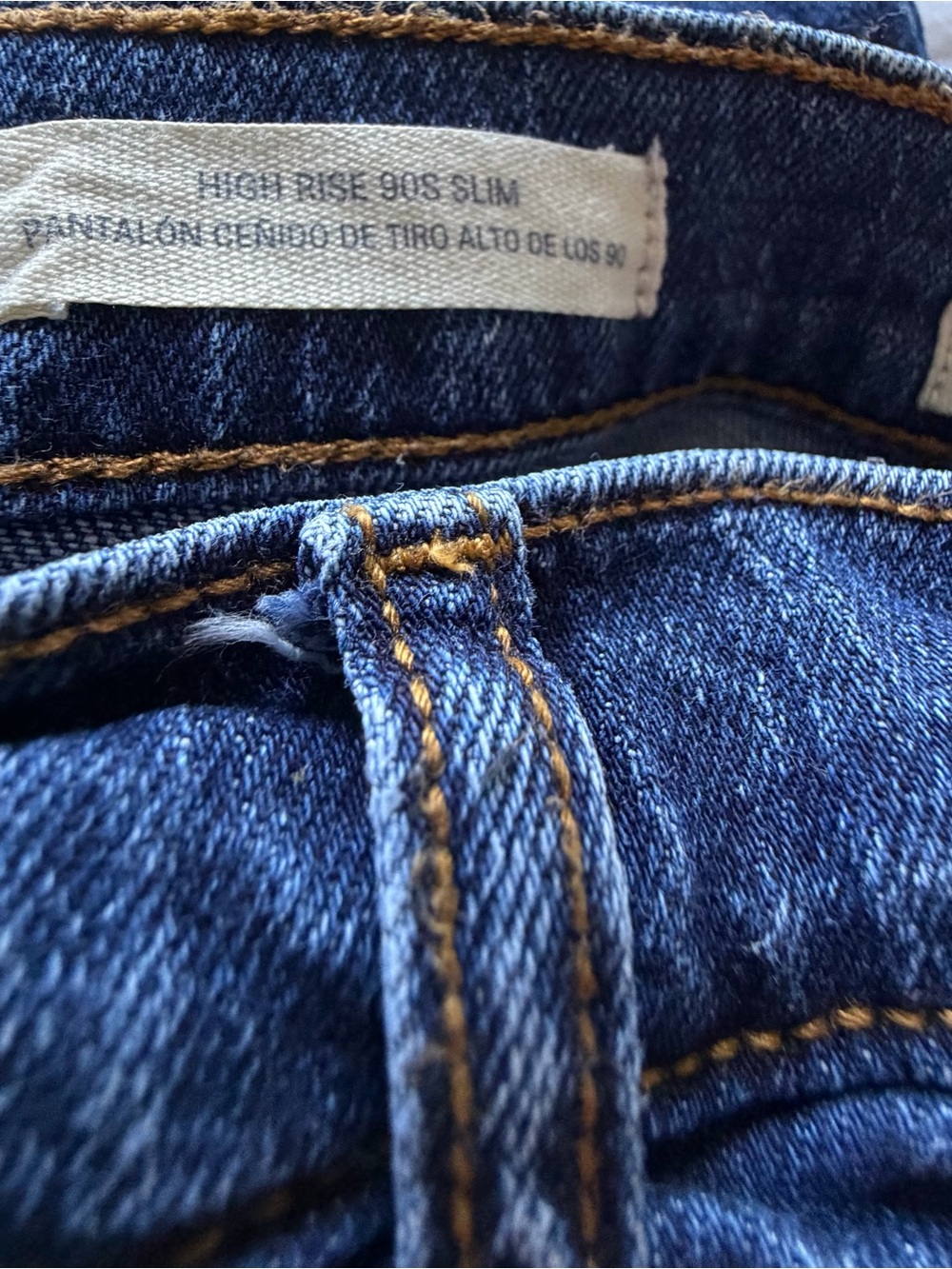 Classic Universal Thread High-Rise Women's Jeans in Dark Blue - Picture 4 of 4